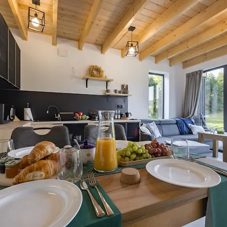 Piotrowiczowka Osada W Szczyrzycu Holiday home