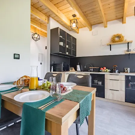 Holiday home Piotrowiczowka Osada W Szczyrzycu